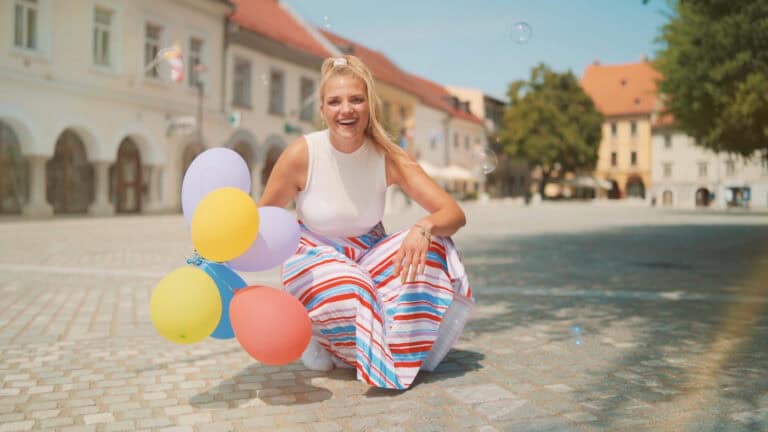 Špela Cesar predstavlja nov singel Ostani
